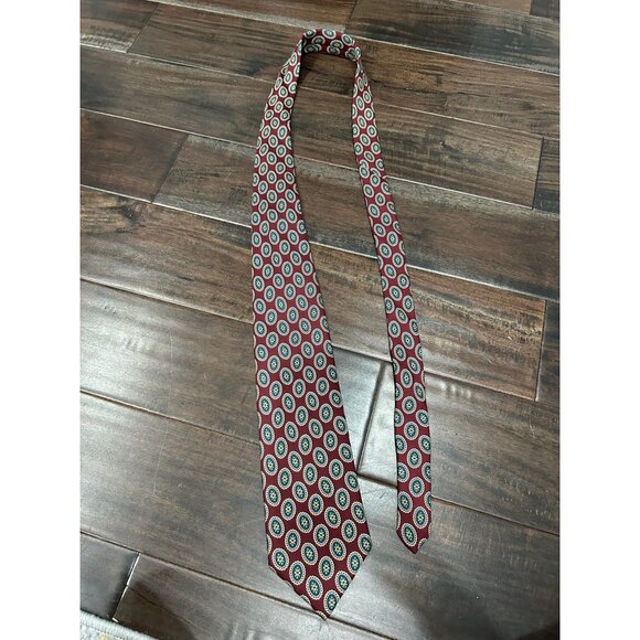 Brooks Brothers Makers Classic Burgundy Silk Tie With Medallion Pattern - Picture 5 of 7